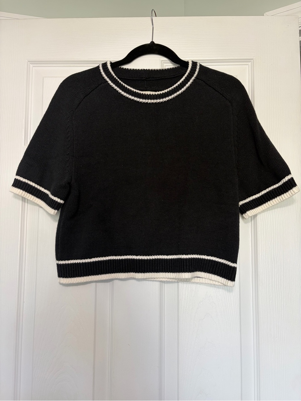 Abercrombie & Fitch Black Short-Sleeve Crewneck Sweater with White Trim